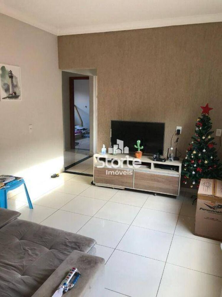 Casa, 3 quartos, 190 m² - Foto 1