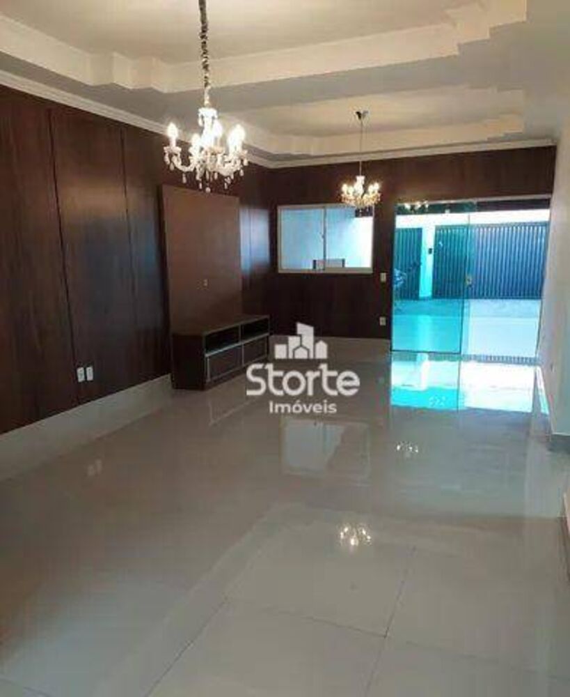 Casa à venda com 3 quartos, 180m² - Foto 1
