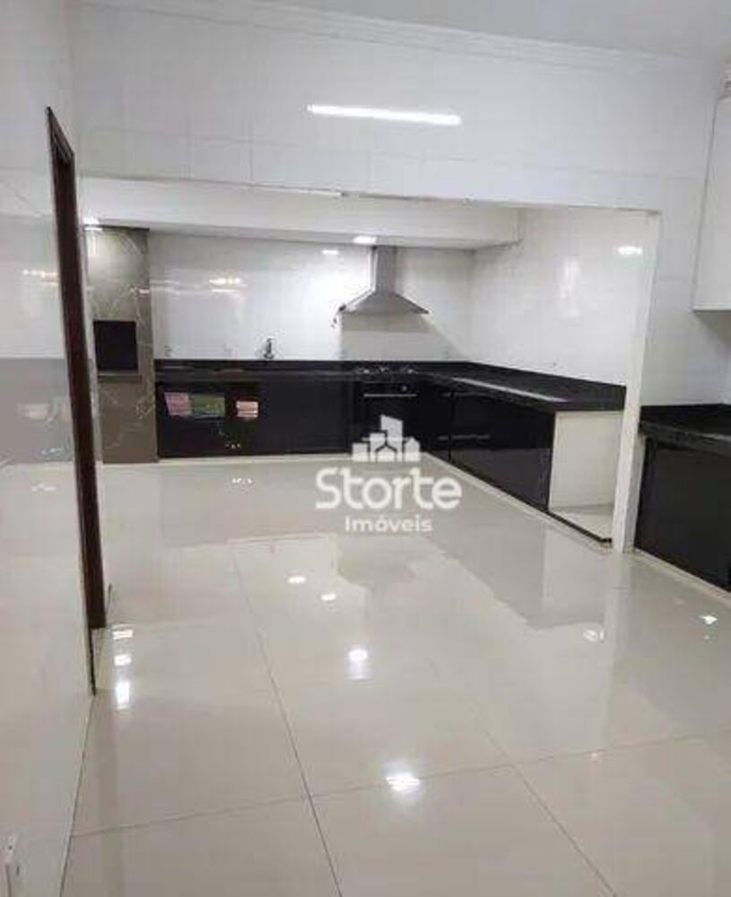 Casa à venda com 3 quartos, 180m² - Foto 2