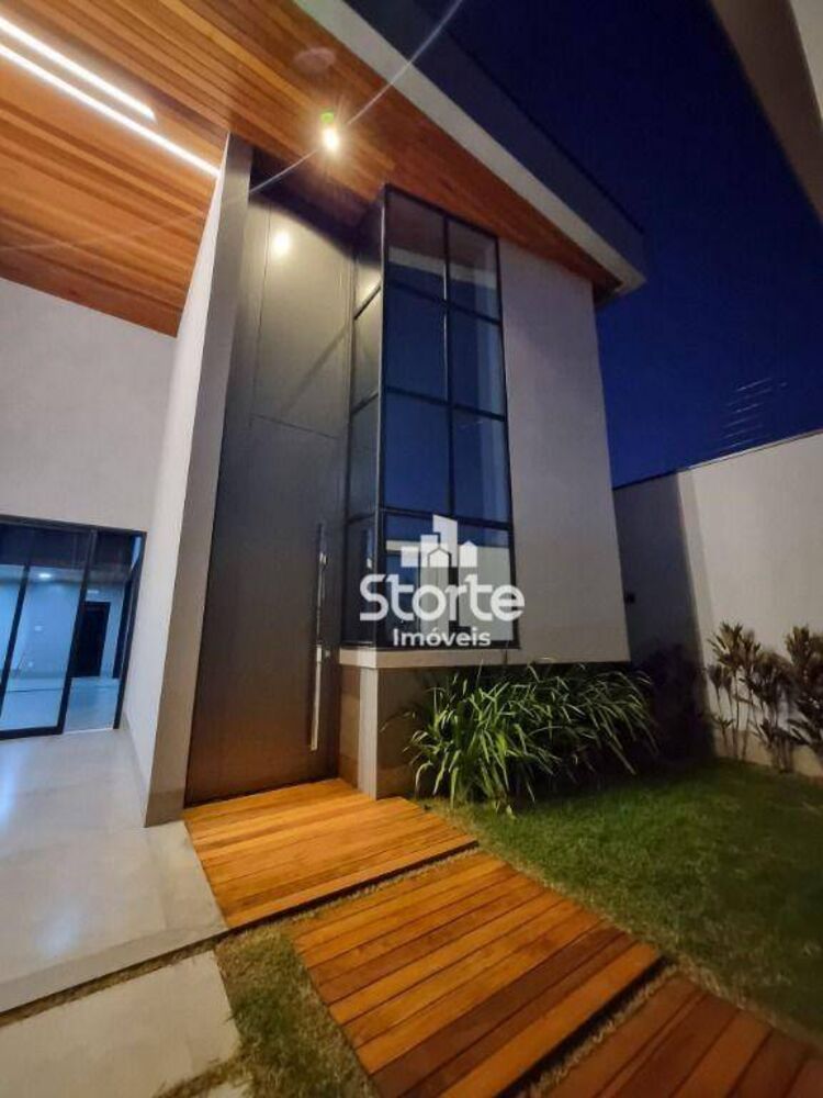 Casa, 3 quartos, 211 m² - Foto 1