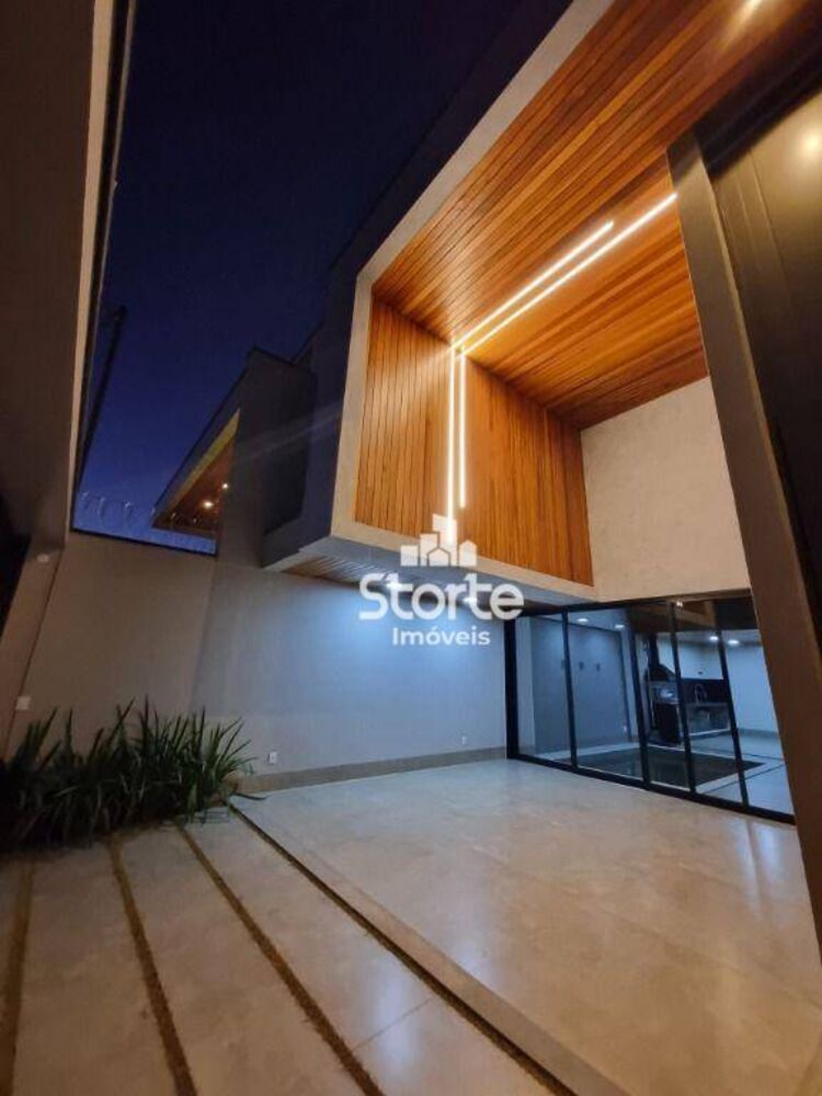 Casa, 3 quartos, 211 m² - Foto 2