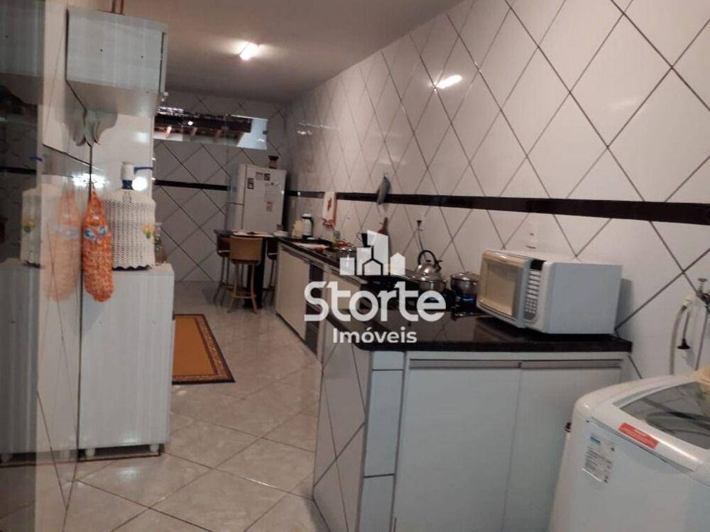 Casa, 3 quartos, 210 m² - Foto 2