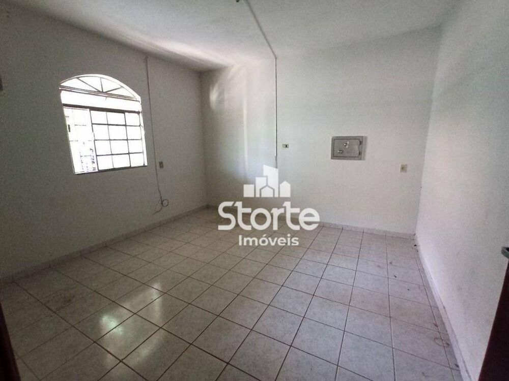 Casa, 3 quartos, 230 m² - Foto 2