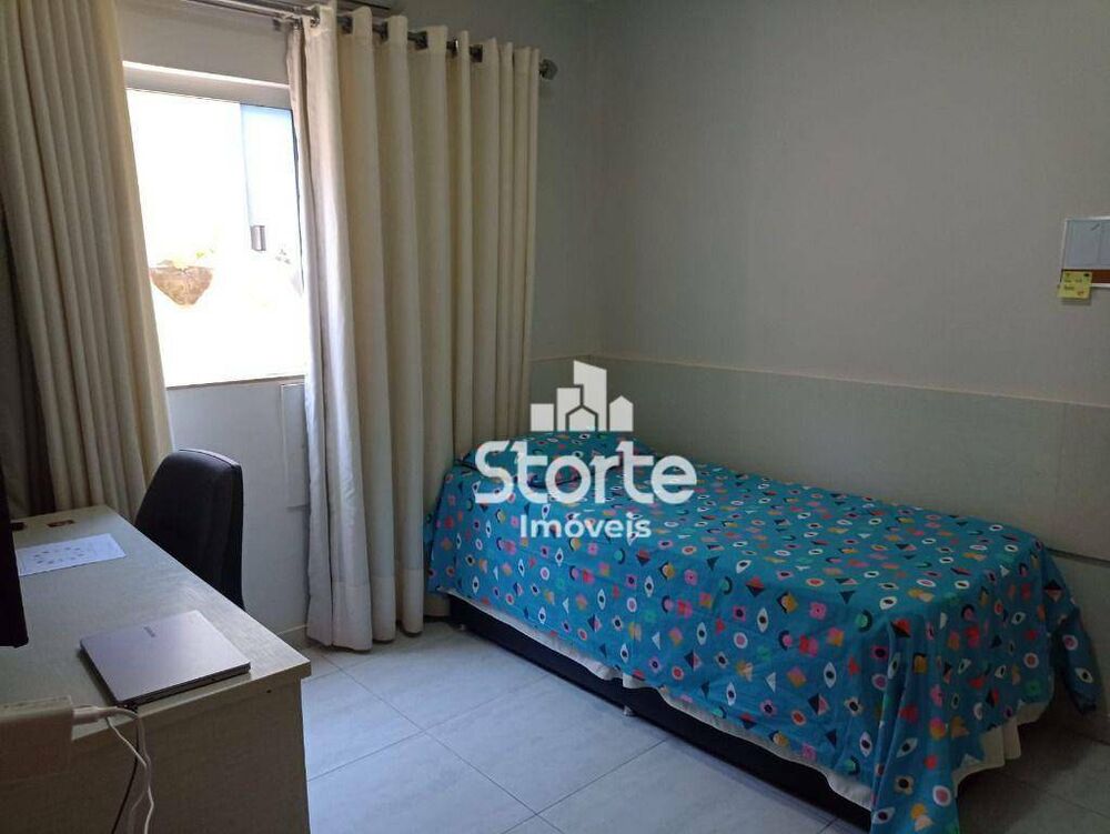 Casa, 3 quartos, 196 m² - Foto 2