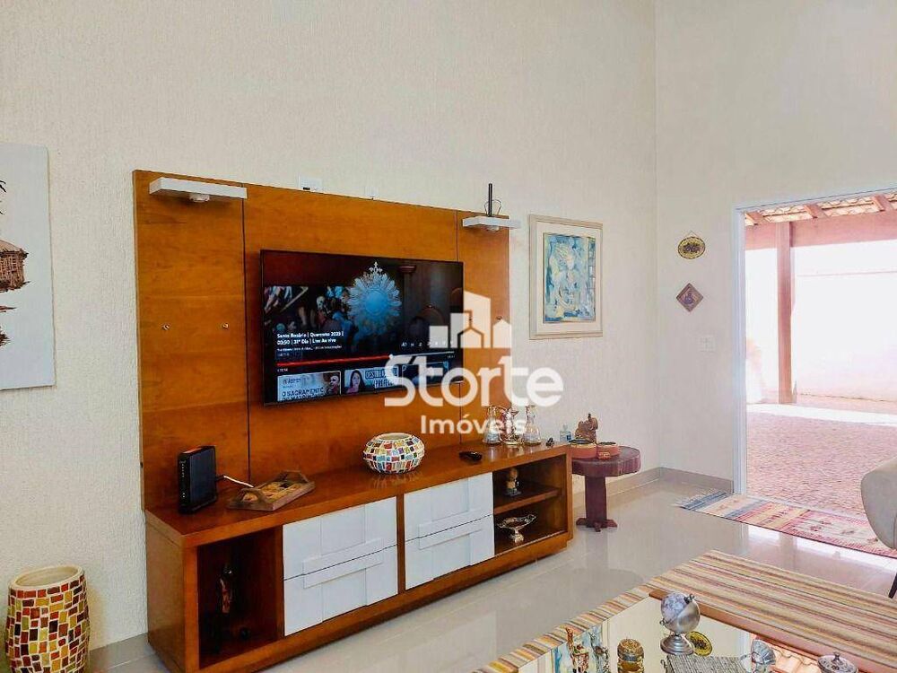 Casa, 3 quartos, 176 m² - Foto 1