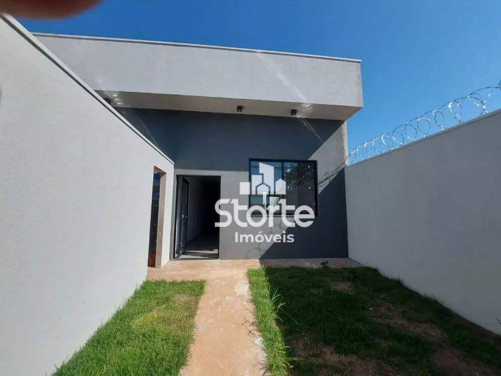 Casa à venda com 2 quartos, 72m² - Foto 1