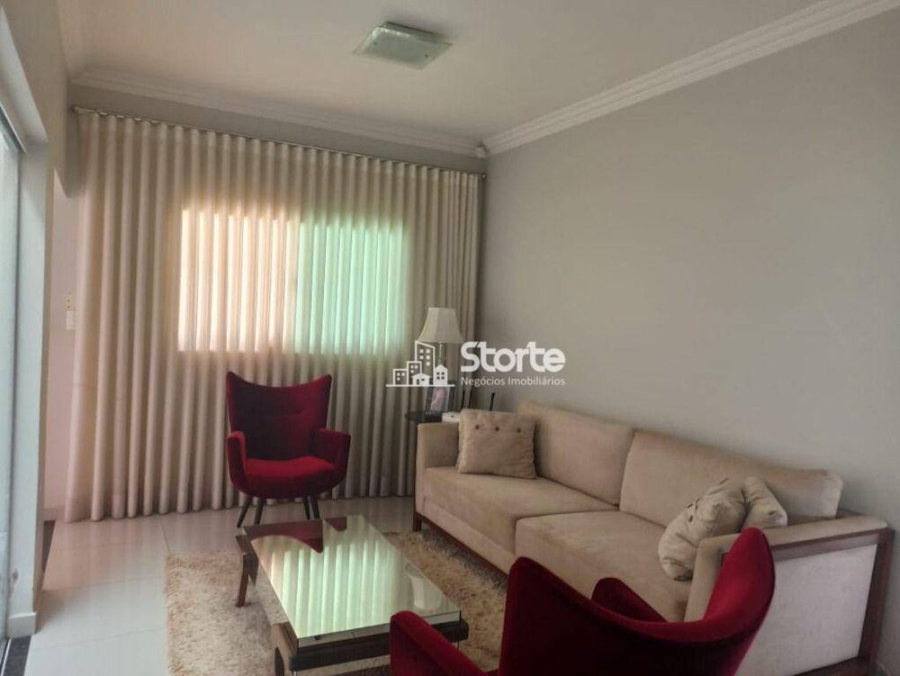 Casa, 3 quartos, 208 m² - Foto 1