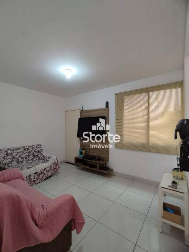 Apartamento à venda com 2 quartos, 45m² - Foto 2