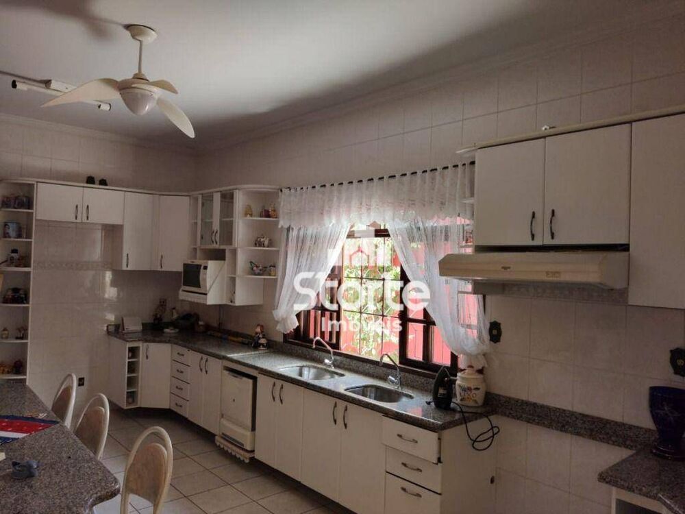 Casa à venda com 3 quartos, 241m² - Foto 3