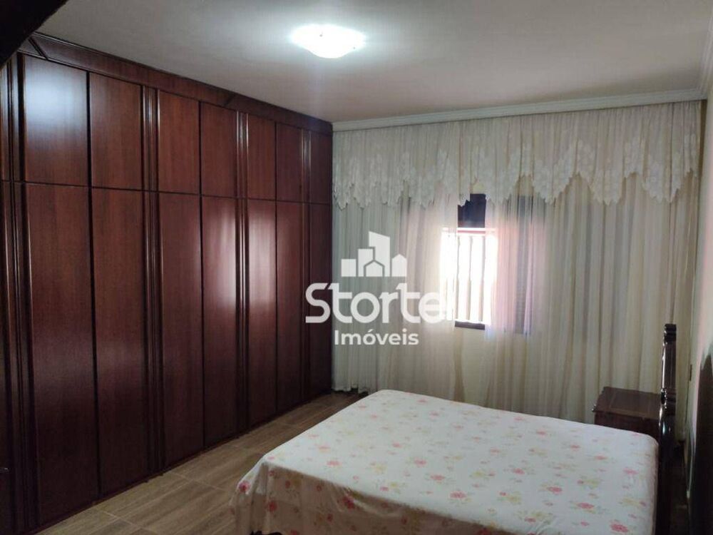 Casa à venda com 3 quartos, 241m² - Foto 4