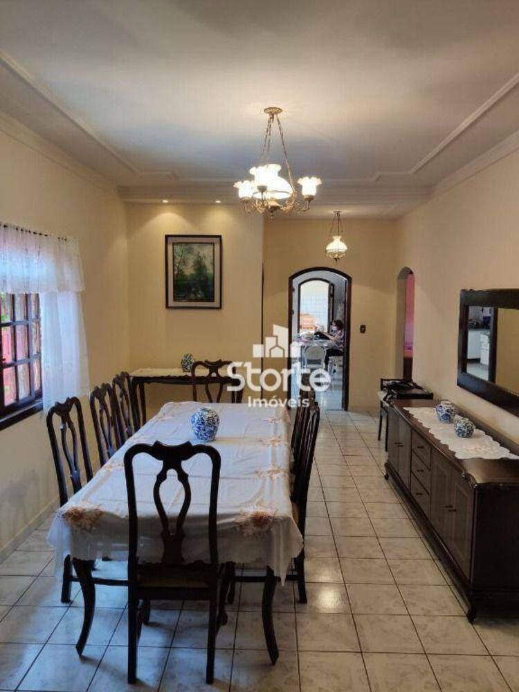 Casa à venda com 3 quartos, 241m² - Foto 2