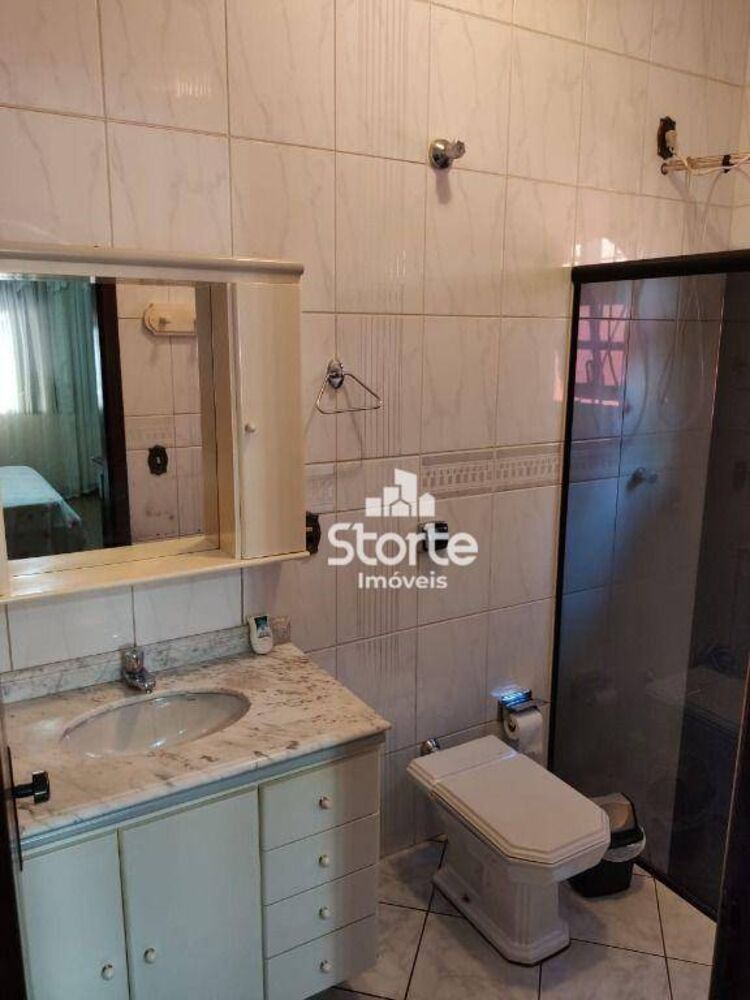 Casa à venda com 3 quartos, 241m² - Foto 7