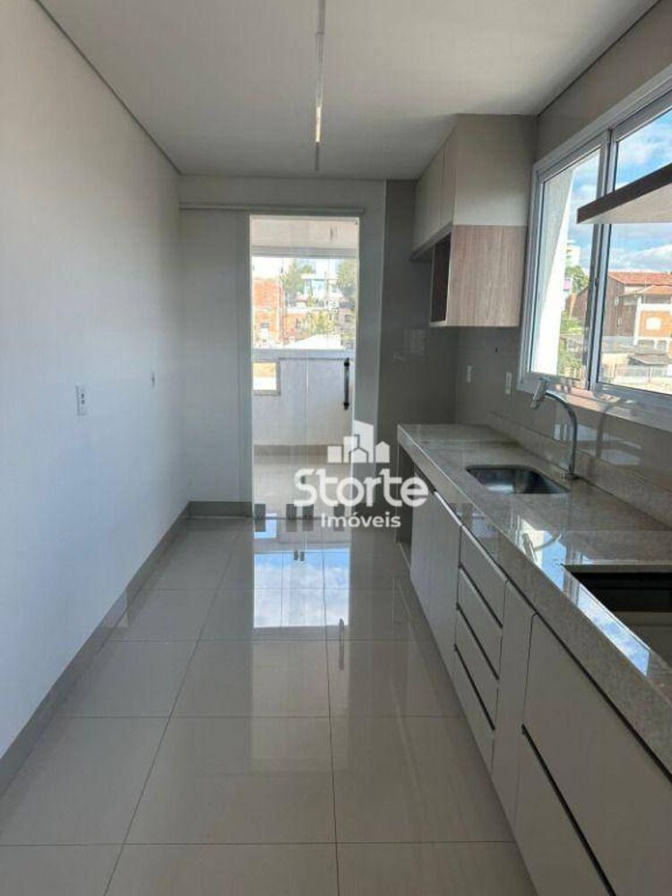 Apartamento à venda com 3 quartos, 103m² - Foto 2