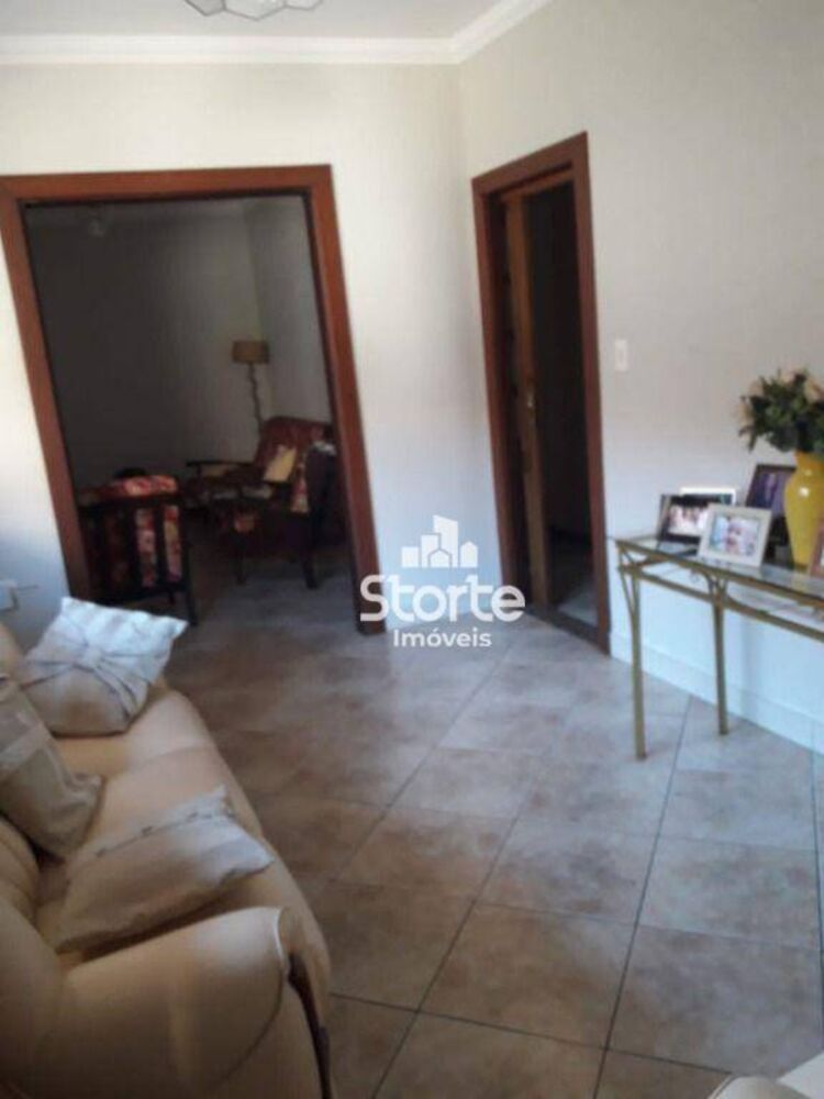 Casa, 3 quartos, 204 m² - Foto 1