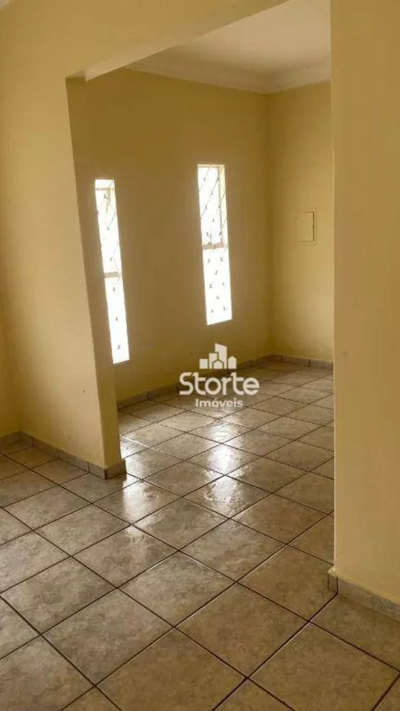 Casa à venda com 3 quartos, 200m² - Foto 3