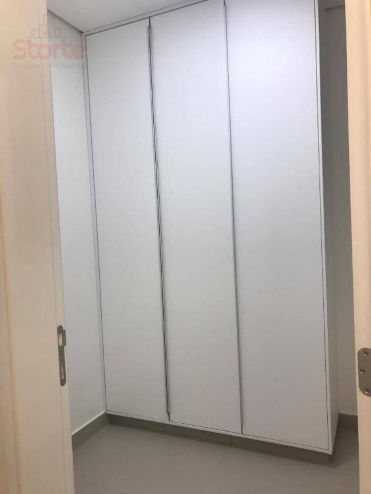 Apartamento à venda com 4 quartos, 216m² - Foto 2