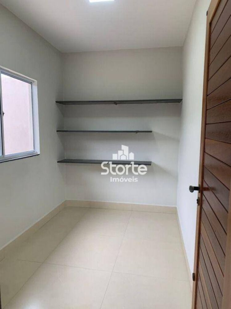 Casa, 3 quartos, 219 m² - Foto 1