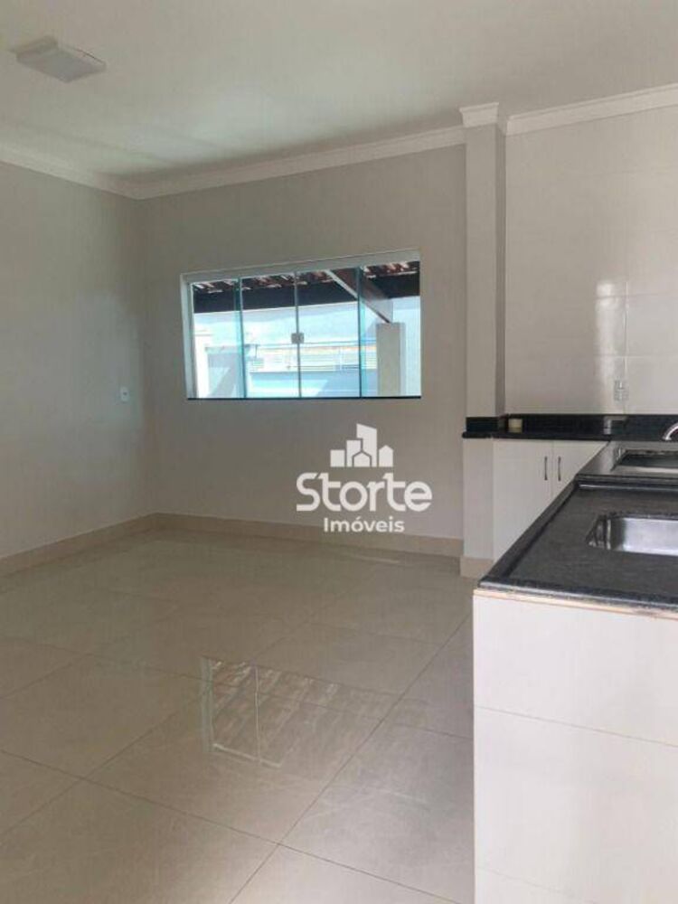 Casa, 3 quartos, 219 m² - Foto 2