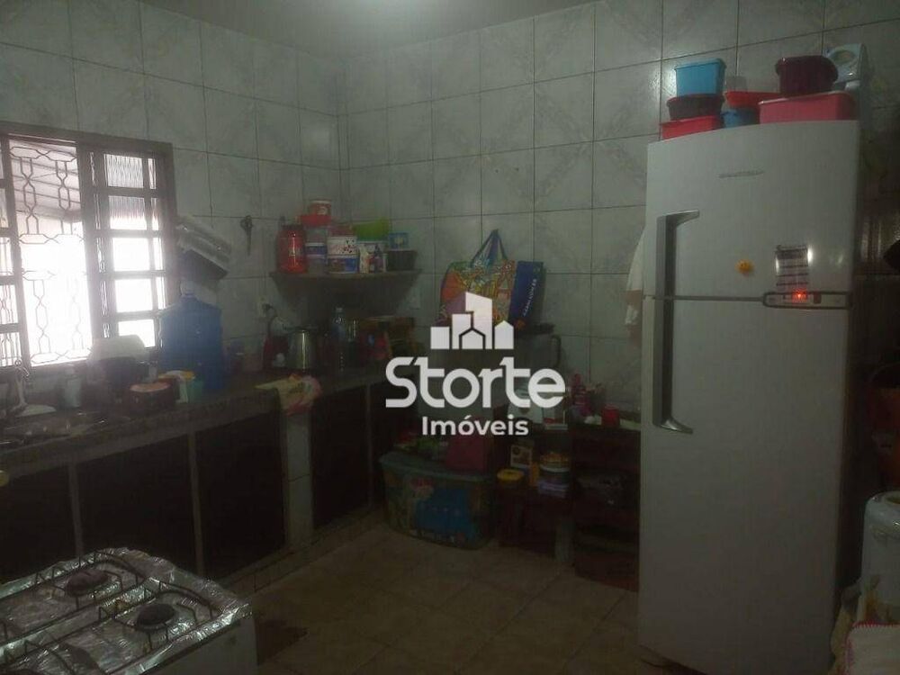 Casa à venda com 4 quartos, 130m² - Foto 2