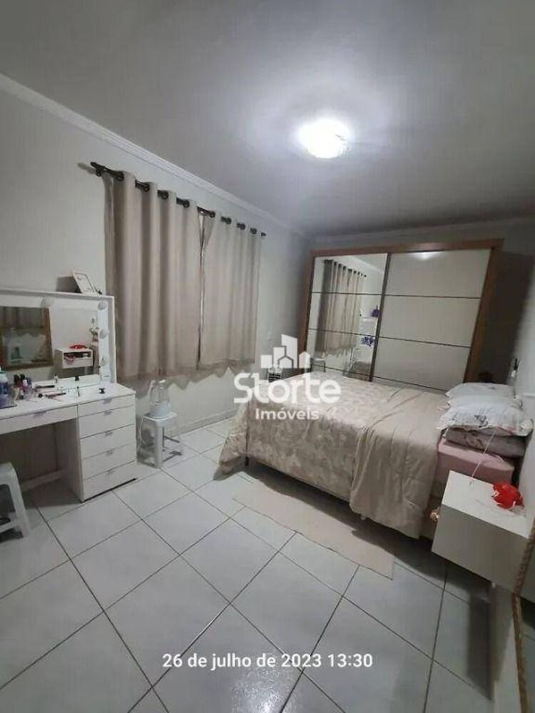 Casa, 3 quartos, 199 m² - Foto 1