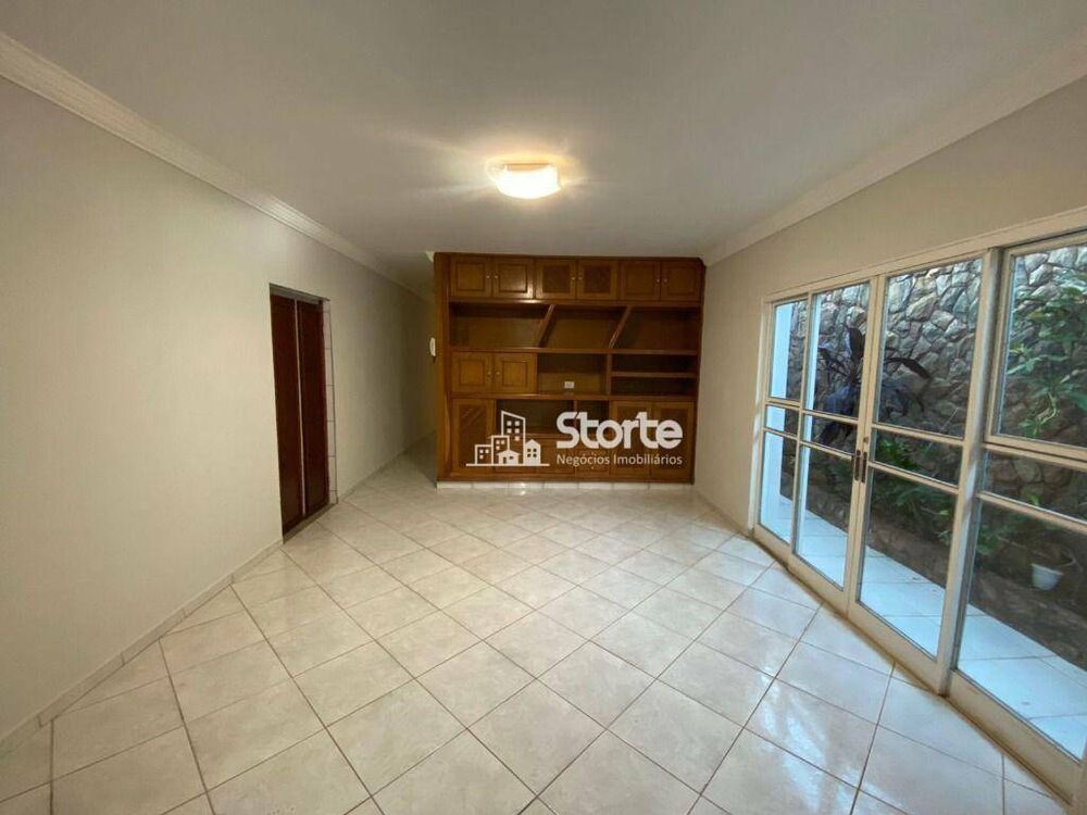 Casa, 4 quartos, 266 m² - Foto 2