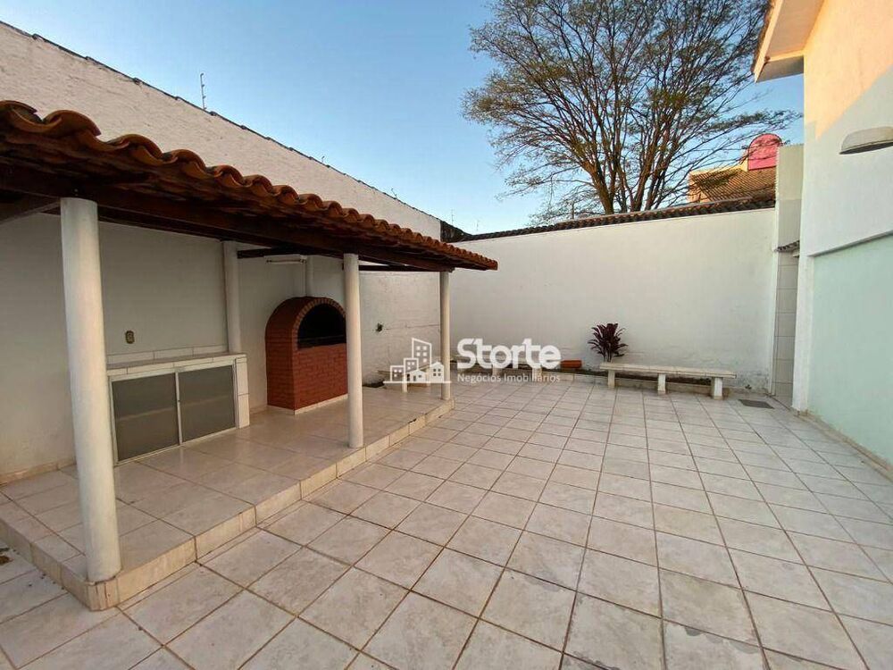 Casa, 4 quartos, 266 m² - Foto 1