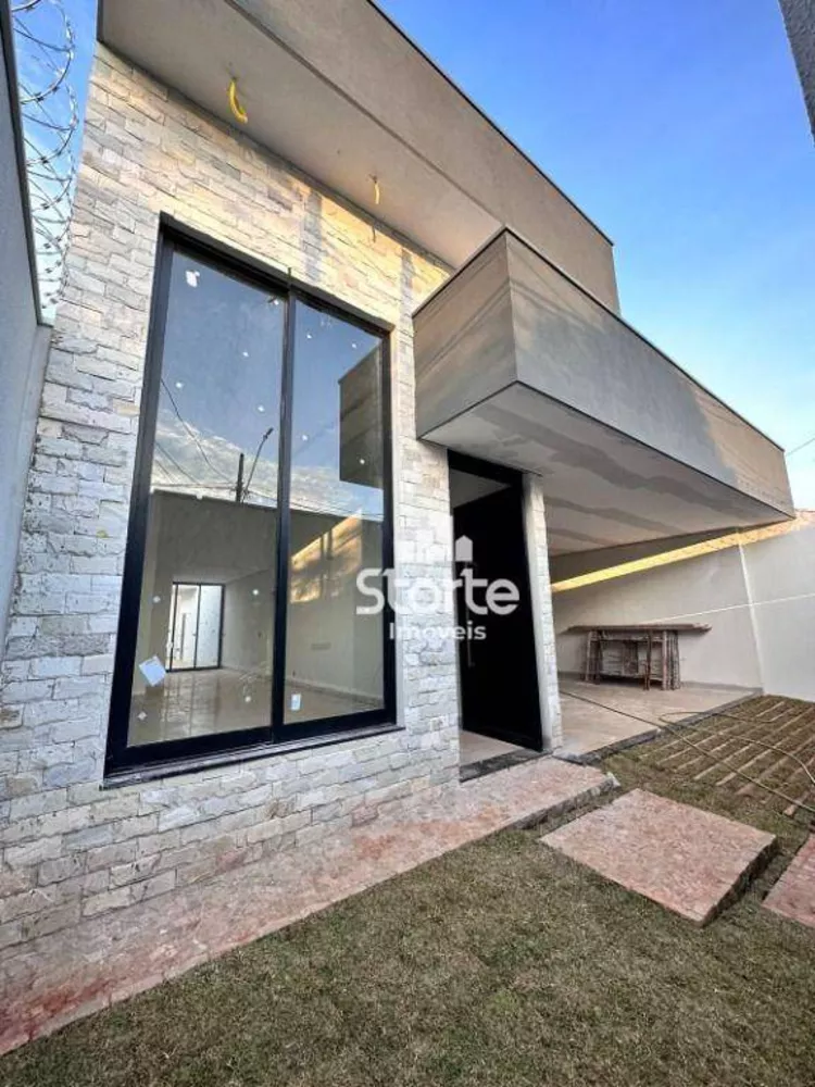 Casa à venda com 3 quartos, 167m² - Foto 1