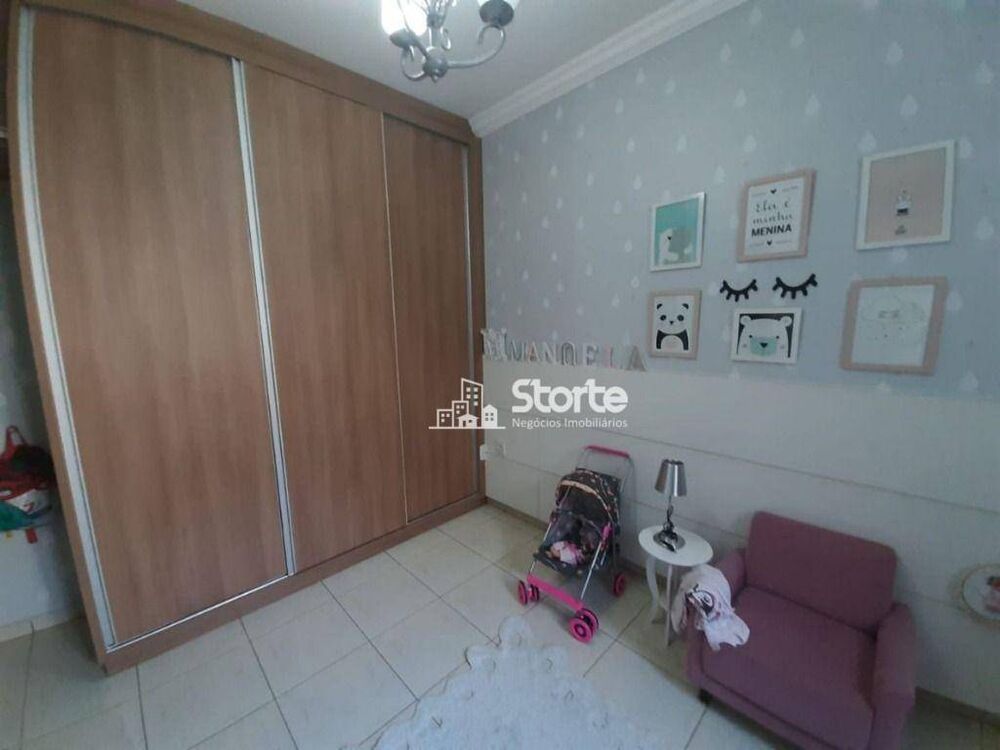Casa à venda com 4 quartos, 235m² - Foto 3