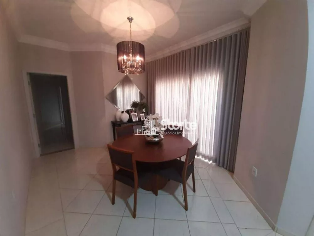 Casa, 4 quartos, 235 m² - Foto 13