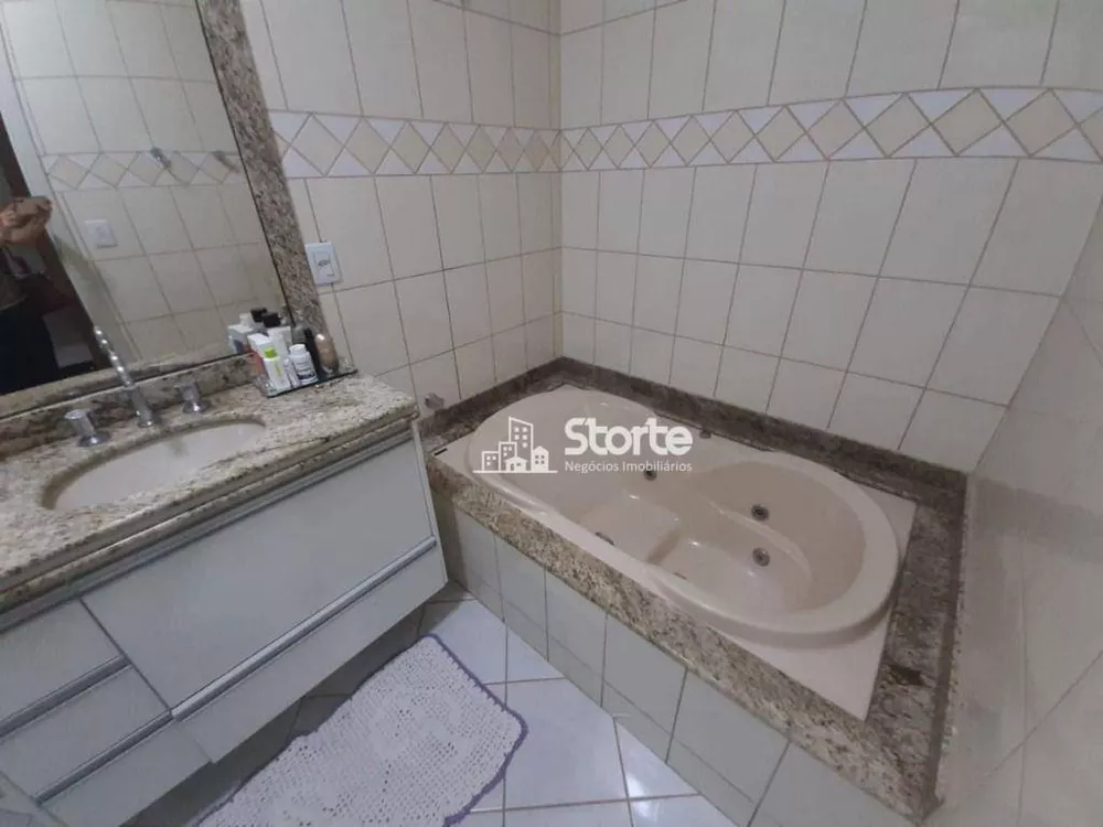 Casa, 4 quartos, 235 m² - Foto 11