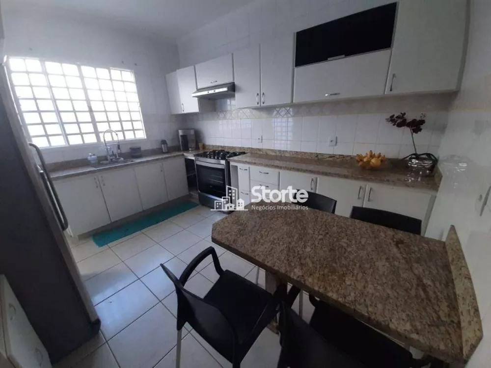 Casa, 4 quartos, 235 m² - Foto 10