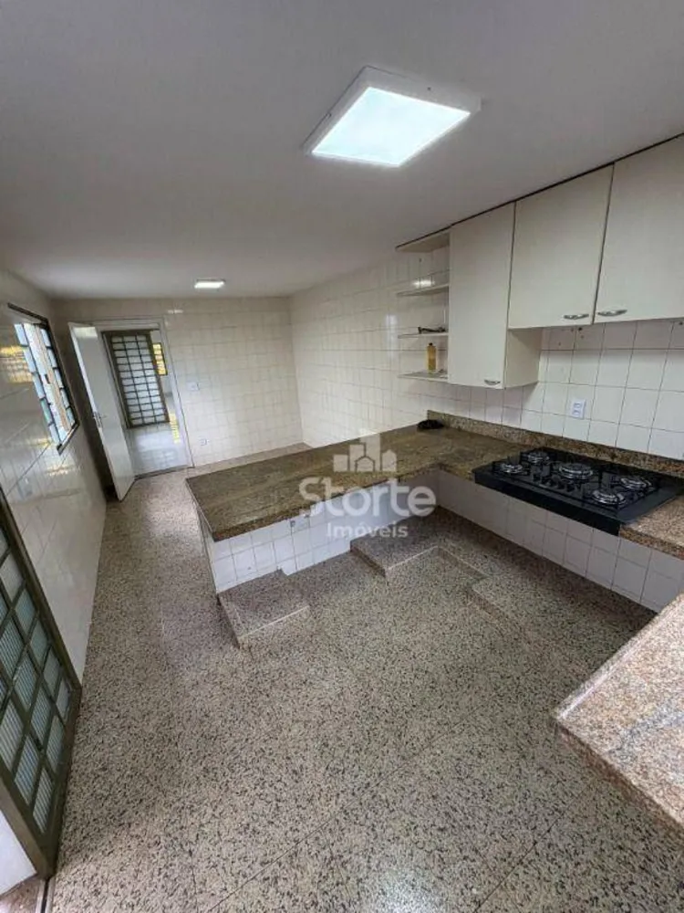 Casa, 3 quartos, 215 m² - Foto 2