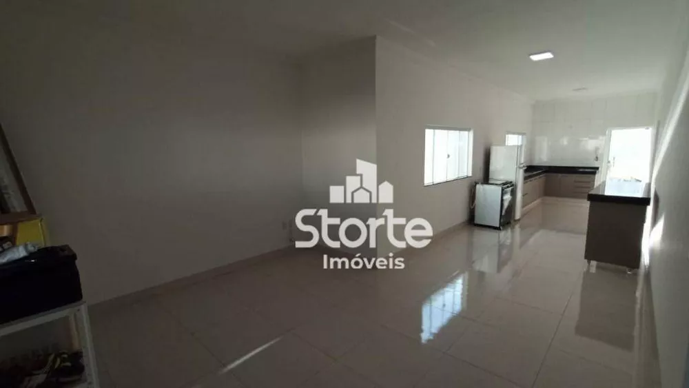 Casa à venda com 3 quartos, 180m² - Foto 2