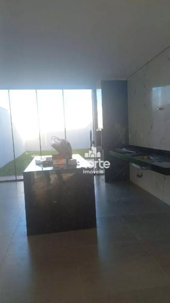 Casa à venda com 3 quartos, 159m² - Foto 1