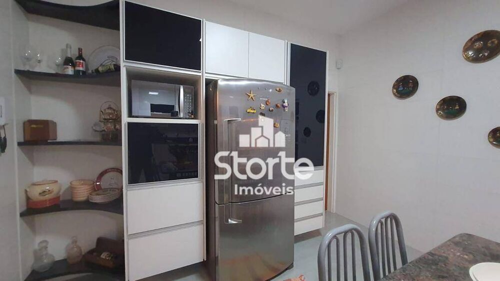 Casa à venda com 3 quartos, 300m² - Foto 6