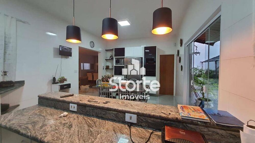 Casa à venda com 3 quartos, 300m² - Foto 5