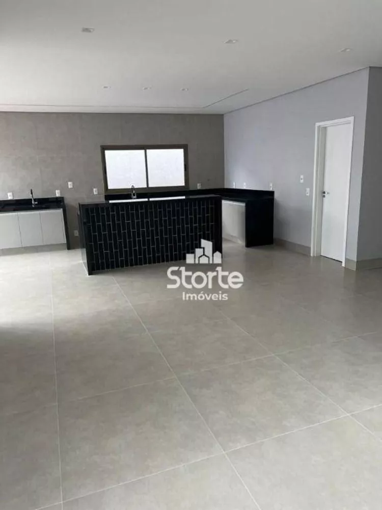 Casa de Condomínio à venda com 3 quartos, 200m² - Foto 3