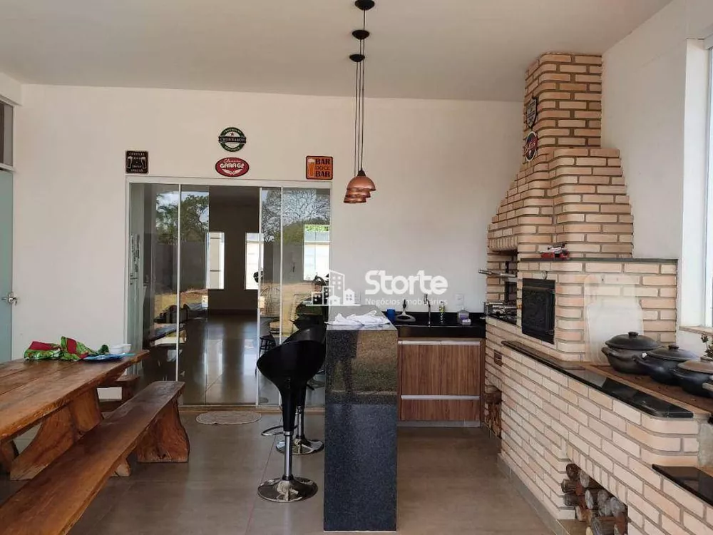 Chácara, 3 quartos, 1010 m² - Foto 1