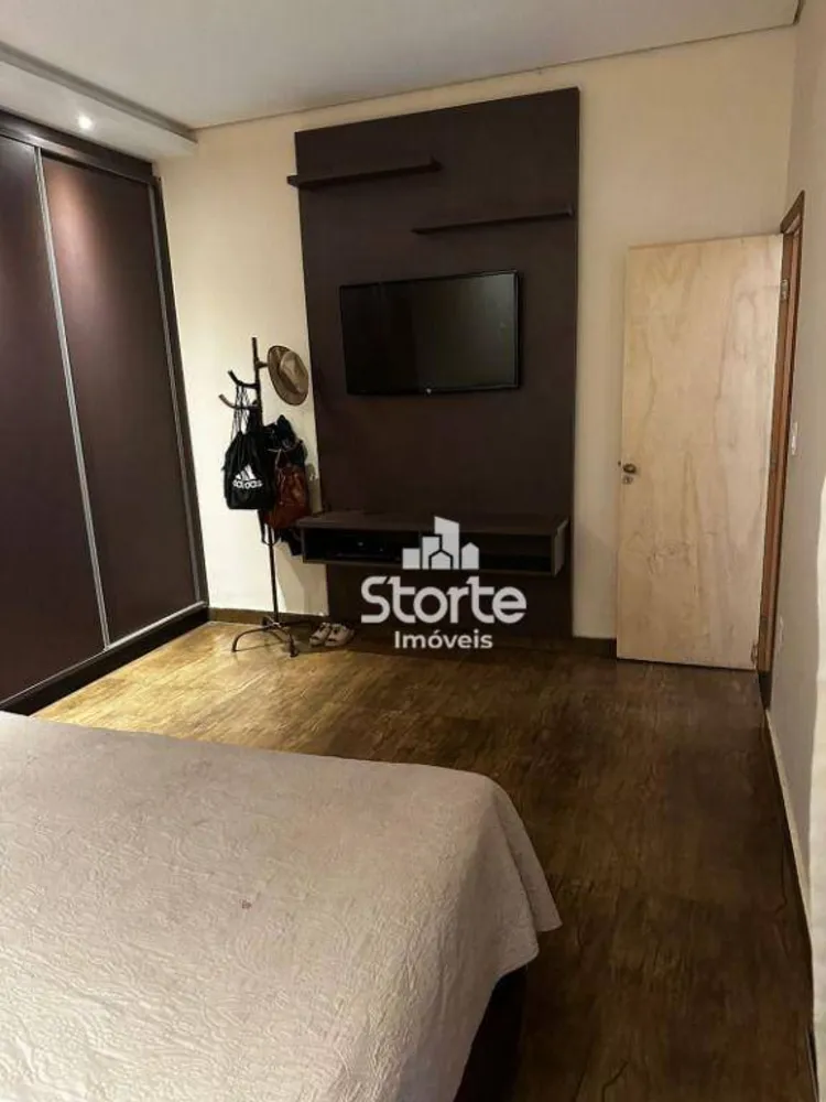 Casa, 4 quartos, 290 m² - Foto 1
