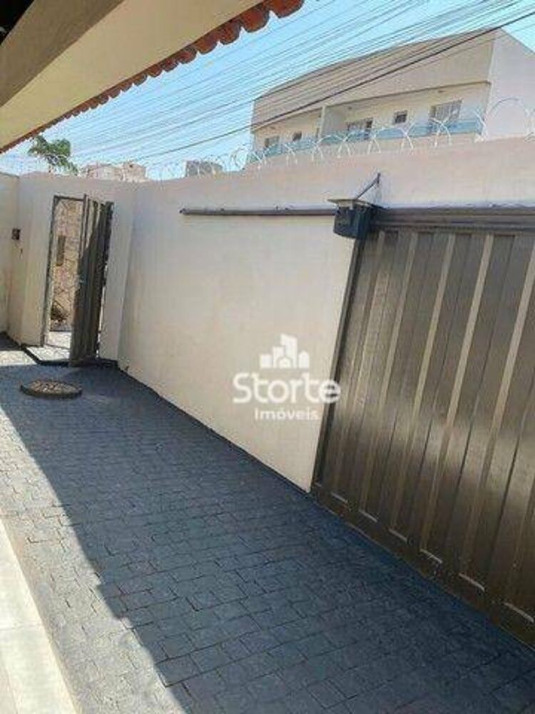 Casa, 3 quartos, 236 m² - Foto 3