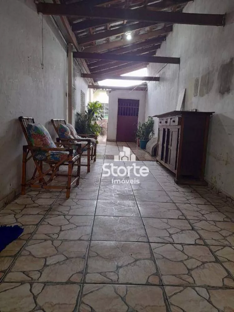 Casa à venda com 5 quartos, 150m² - Foto 1