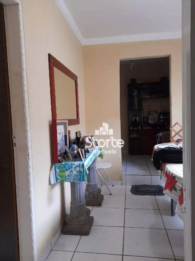 Casa à venda com 5 quartos, 150m² - Foto 4