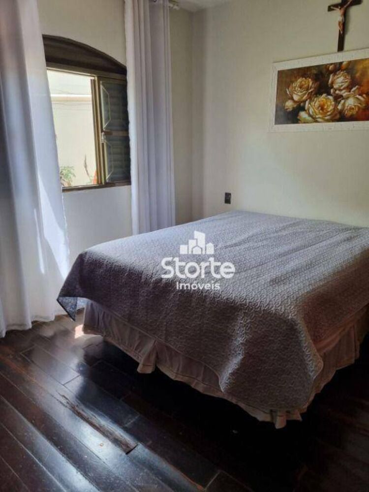 Casa, 3 quartos, 220 m² - Foto 1