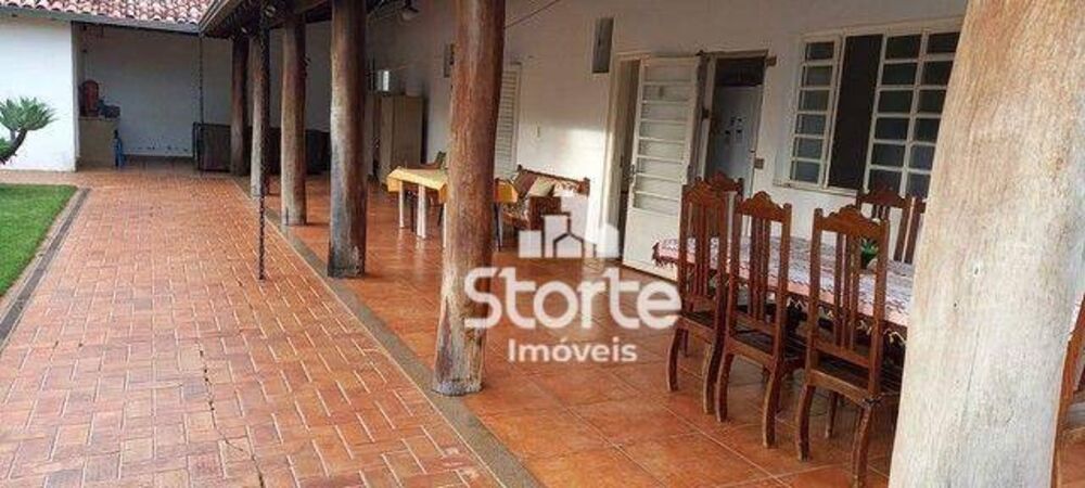 Casa, 3 quartos, 318 m² - Foto 1