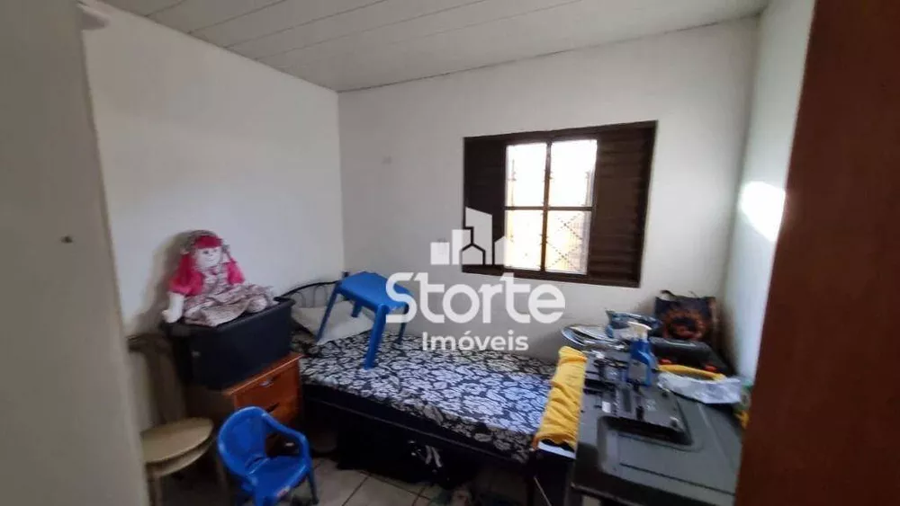 Casa à venda com 5 quartos, 200m² - Foto 4