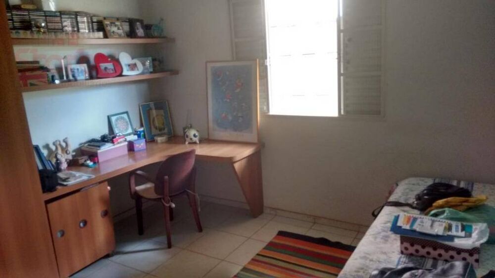 Casa à venda com 3 quartos, 220m² - Foto 2