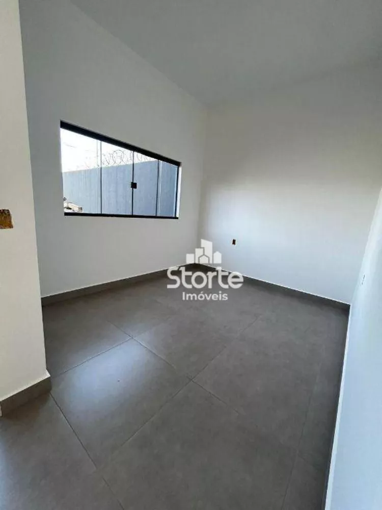 Casa à venda com 3 quartos, 81m² - Foto 2