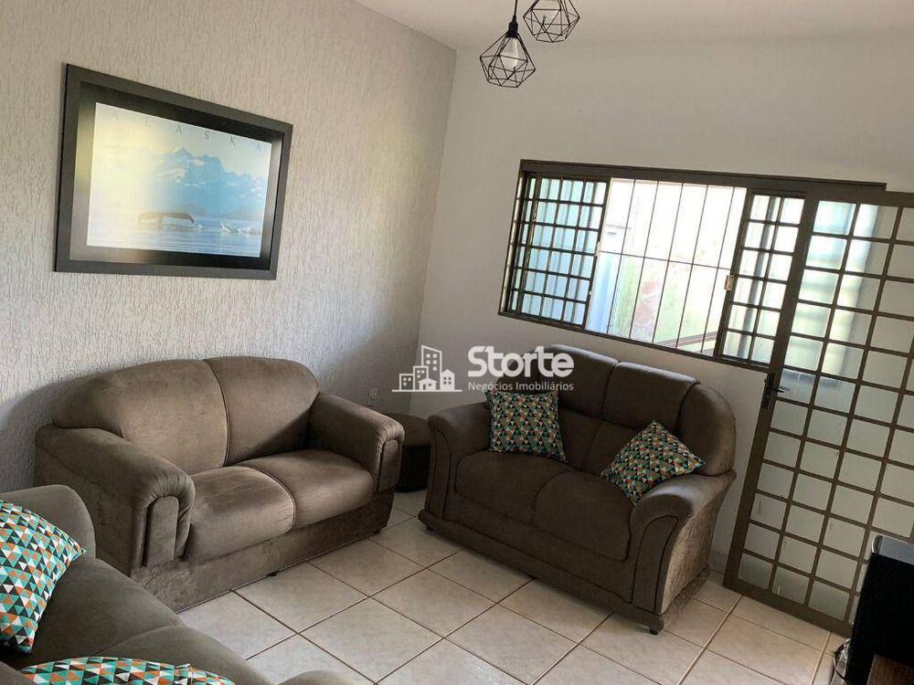 Casa, 3 quartos, 216 m² - Foto 2