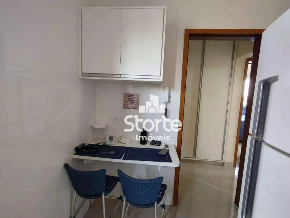 Apartamento à venda com 2 quartos, 70m² - Foto 2