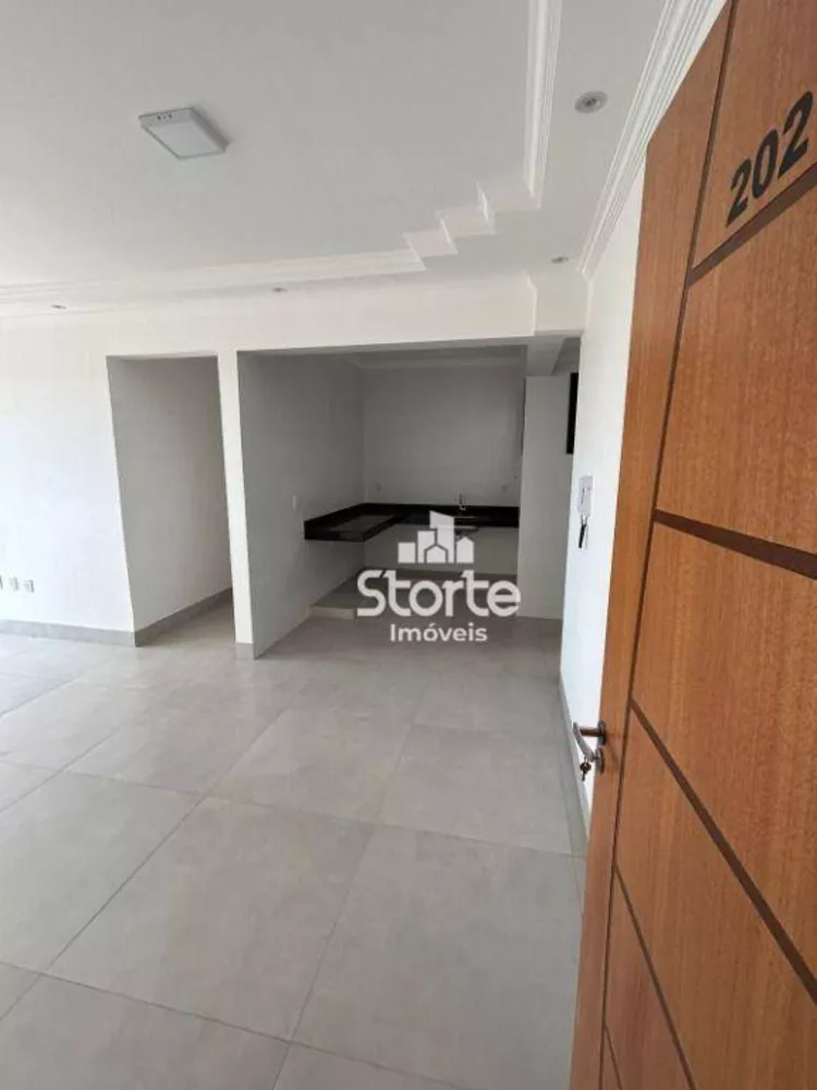 Apartamento à venda com 2 quartos, 62m² - Foto 2